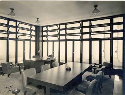 Vista interna do edifício [título atribuído], c.1950. [Autoria não identificada]. Fonte: Arquivo MMM Roberto. Acervo Núcleo de Pesquisa e Documentação (NPD), Universidade Federal do Rio de Janeiro (UFRJ).