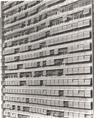 Fachada do Edifício Marquês de Herval [título atribuído], c. 1953. Autoria não identificada. Fonte: NPD/UFRJ. 
