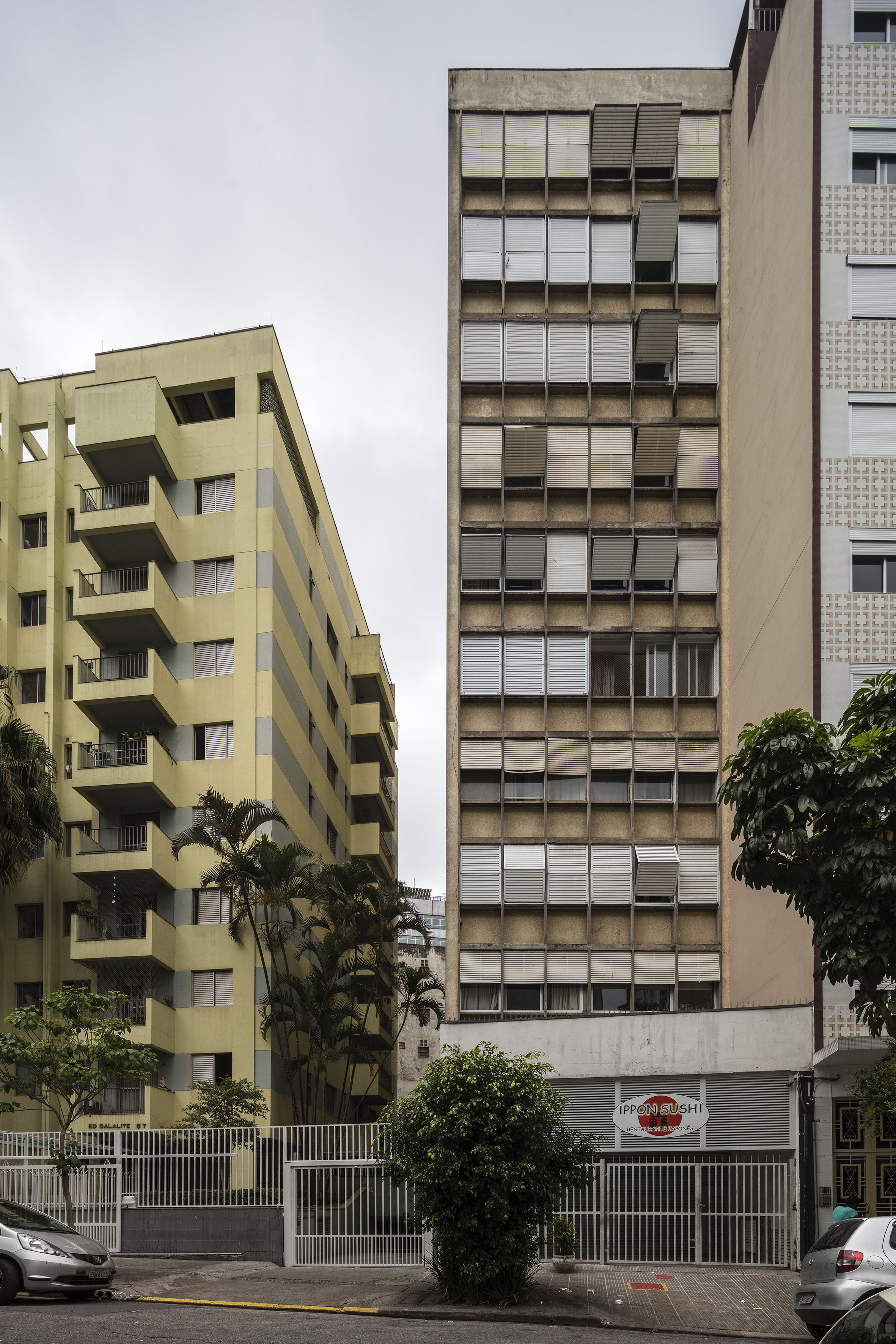 Edifício Maria Borba [título atribuído]. Fotografia de Leonardo Finotti.
