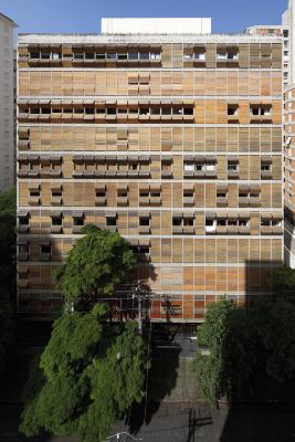 Fachada do Edifício São Félix [título atribuído]. Fotografia de Leonardo Finotti