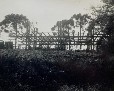 Montagem da segunda residência [título atribuído], c.1979. Fonte: Acervo Abrão Assad