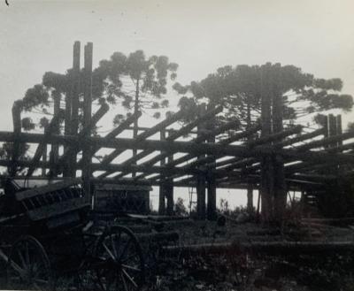 Montagem da segunda residência [título atribuído], c.1979. Fonte: Acervo Abrão Assad