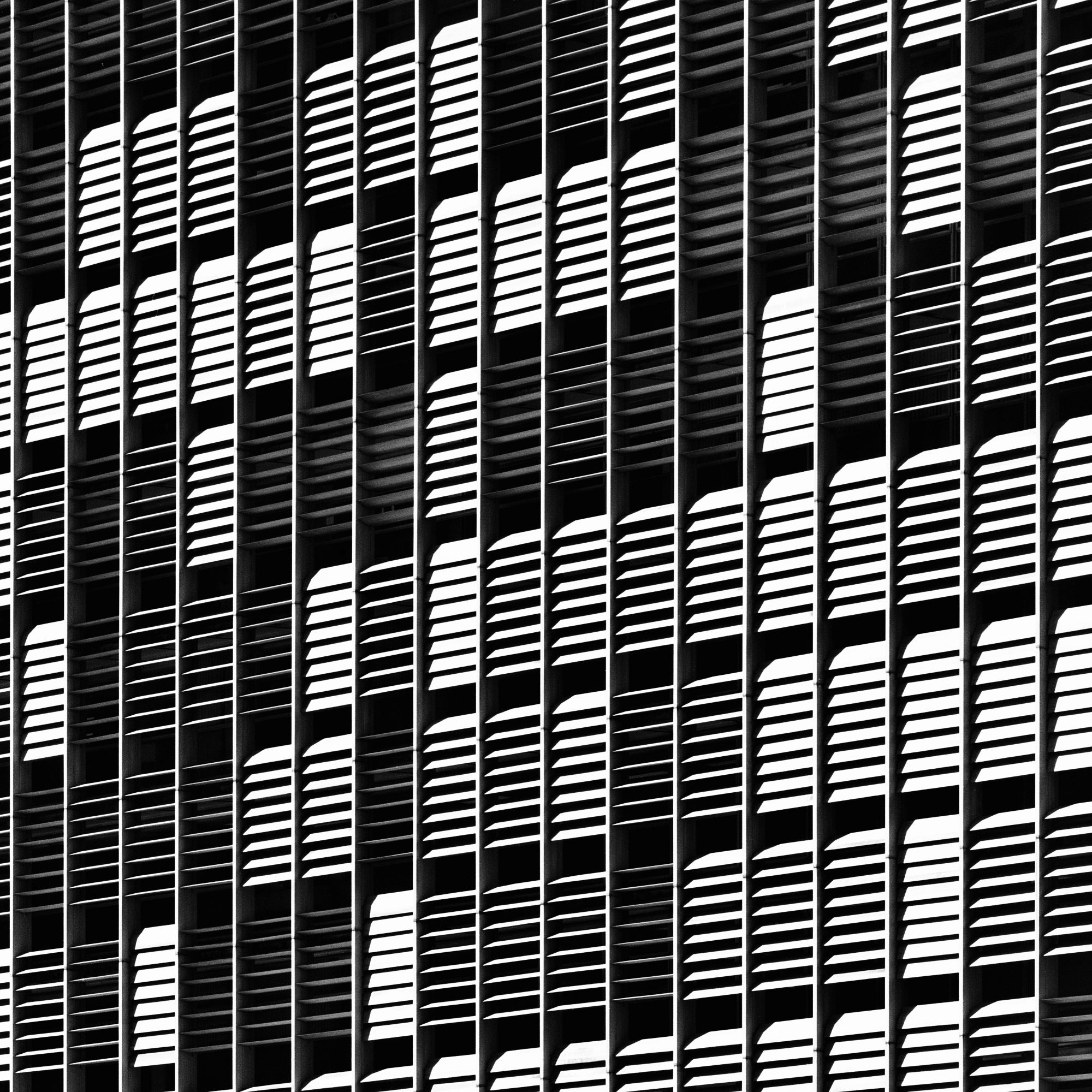 Detalhe dos brises da fachada [título atribuído. Fotografia de Nelson Kon